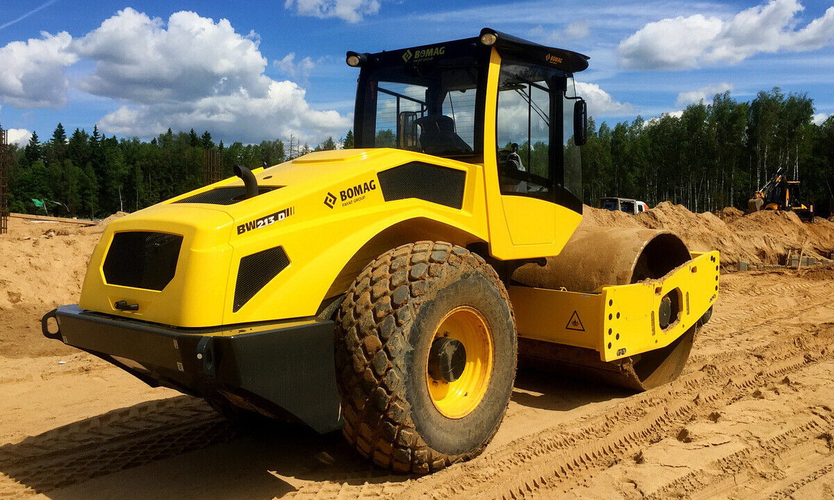 Грунтовые и двухвальцовые катки: инженерная эволюция от паровых машин до ИИ-управляемых систем