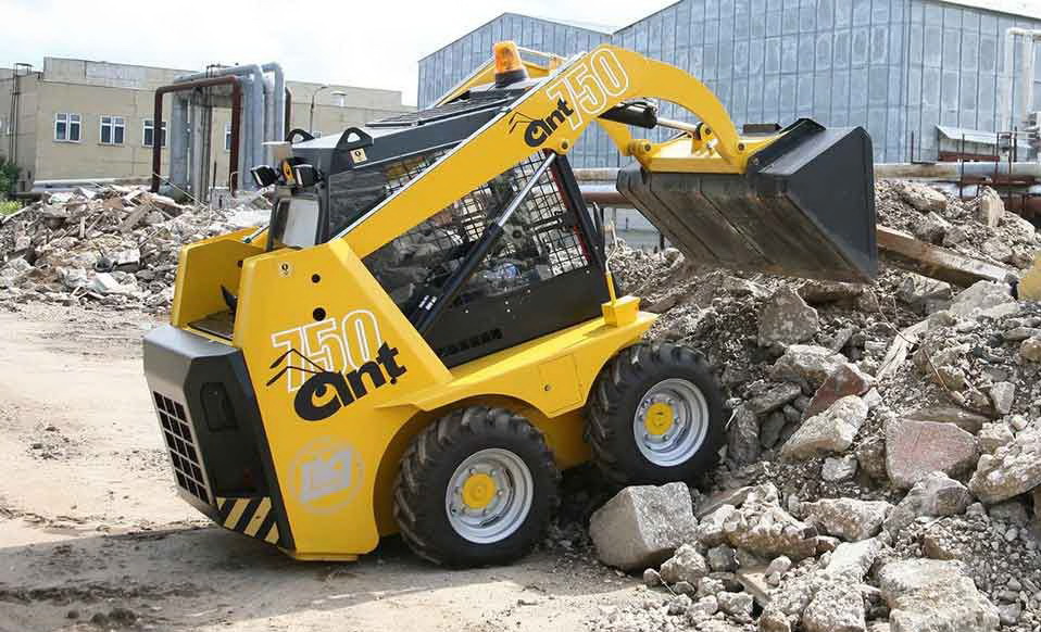 Гусеничные и колесные мини-погрузчики: обзор рынка