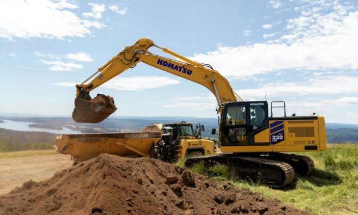 Komatsu PC220LC-12: Эволюция 22-тонного класса экскаваторов