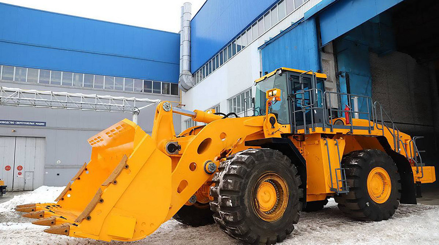 БЕЛАЗ вывел на испытания новый фронтальный погрузчик: что известно о модели 78242