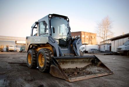Колесные мини-погрузчики John Deere  318D, Санкт-Петербург