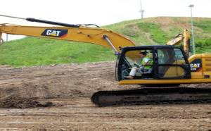 Длиннорукий экскаватор Cat 326D2L