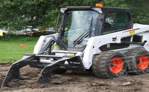 Аренда мини-погрузчика Bobcat S450