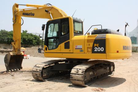 Гусеничные экскаваторы Komatsu PC200, г. Екатеринбург