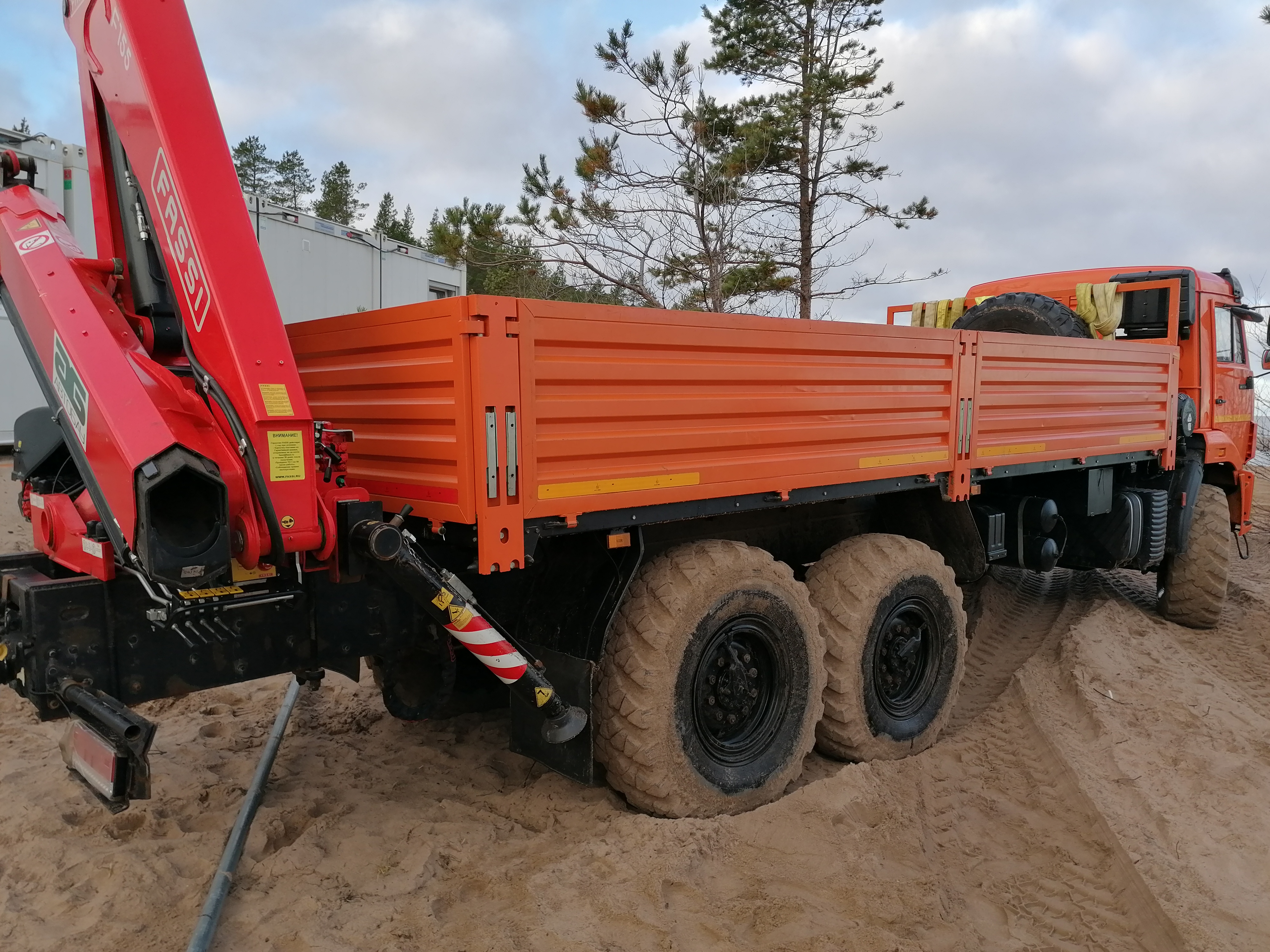 Манипуляторы (КМУ) вездеход Камаз 43118 с КМУ Fassi F155A — фото 5