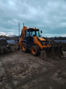 Сдаю в аренду экскаватор погрузчик.