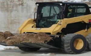 Колесной мини-погрузчик Caterpillar 242D, 