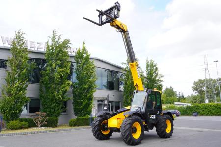 Телескопический фронтальный погрузчик JCB 526-56