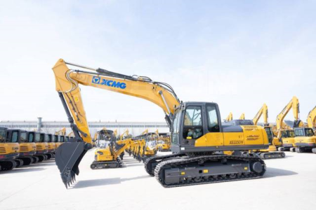 Гусеничный средний экскаватор XCMG XE225DN