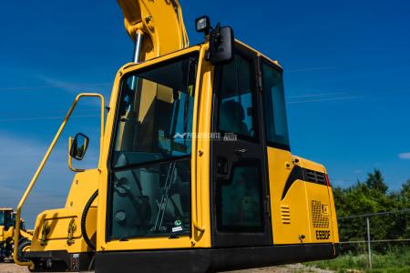 Мини-экскаватор гусеничный