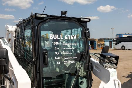 Мини-погрузчик колесный